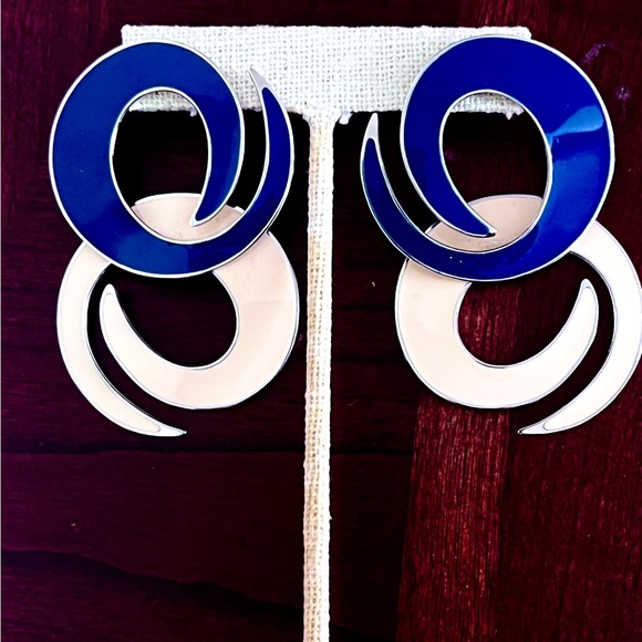Berebi Jewelry - Elegant Blue and Cream Earrings